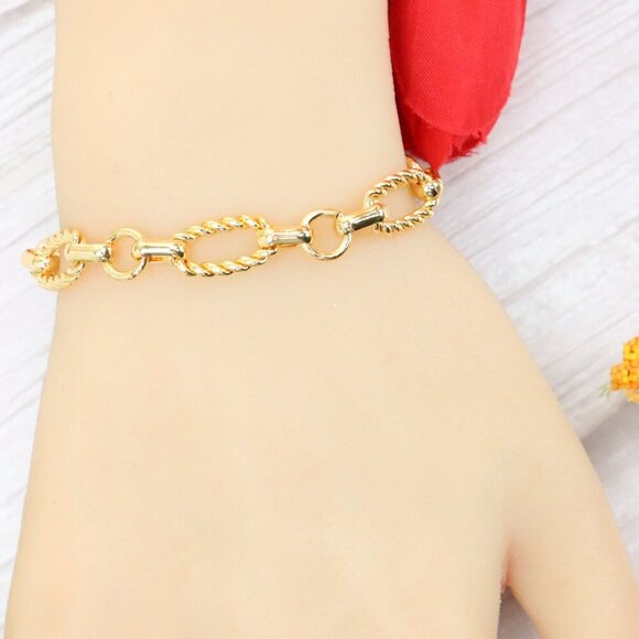 "Trendy Handmade Bracelet – A Thoughtful Gift for Girls & Women | UNVRC1587 - Picture 1 of 10